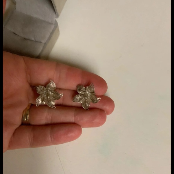 Sterling vintage filigree flower earrings. - Picture 3 of 3